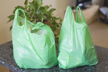 Gələn ildən polietilen torbalar və plastik stəkanların satışı - Qadağan Edilir