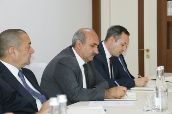 Şəmkirdə sakinlərin müraciətlərinə tez baxılması və torpaqların istifadəsiz qalmasının qarşısının alınması ilə bağlı – TAPŞIRIQLAR VERİLDI | FED.az