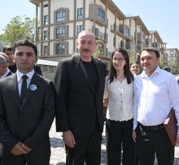 Prezident Kəlbəcər şəhərinin sakinləri ilə görüşüb, onlara mənzillərin açarlarını təqdim edib - [red]YENİLƏNİB[/red] | FED.az