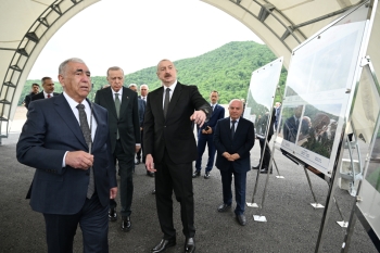 Azərbaycan və Türkiyə prezidentləri Kəlbəcər-Laçın avtomobil yolunda - FOTOLAR[b][red] - YENİLƏNİB[/red][/b] | FED.az