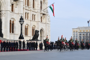 Budapeştdə İlham Əliyevin rəsmi qarşılanma mərasimi olub - FOTO | FED.az