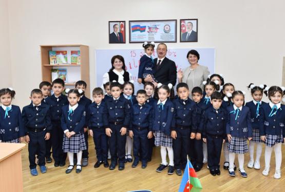 İlham Əliyev Bakıdakı 311 nömrəli orta məktəbin yeni binasının açılışında iştirak edib