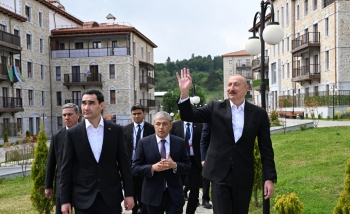 İlham Əliyev və Sərdar Berdiməhəmmədov Şuşada birinci yaşayış kompleksində olublar - FOTOLAR | FED.az