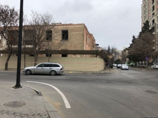 Bakıda daha bir bina sökülür - FOTO | FED.az