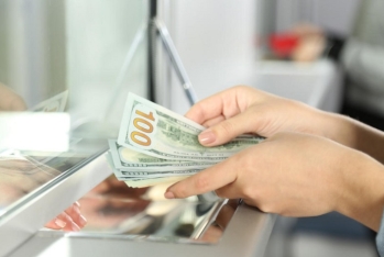Diqqət: Banklar belə dollarları qəbul etmir - VİDEO