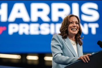 Kamala Harris prezidentliyə namizədliyini qəbul edib