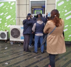 В Баку появились автоматы, раздающие деньги в долг - ЗА 30 СЕКУНД