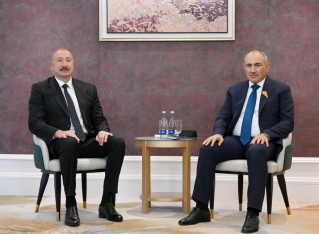 İlham Əliyev və Nikol Paşinyanın Bişkek görüşü - FOTO-VİDEO | FED.az