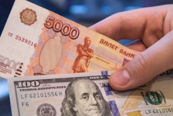 Rusiyada dolların qiyməti - 100 RUBLU DA KEÇDİ