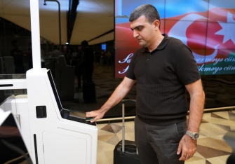Bakı aeroportunda "Elektron qapı sərhəd nəzarəti sistemi" istifadəyə verilib - FOTOLAR | FED.az
