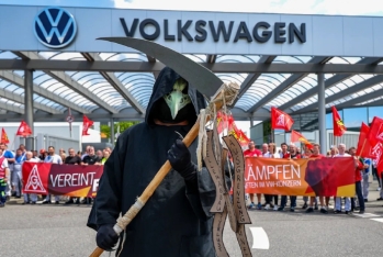 “Volkswagen” qənaət proqramını genişləndirir, işçilər etiraz edir