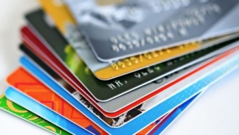 Kredit kartlarının sayındakı azalma - 100 MİN ƏDƏDƏ YAXINLAŞDI