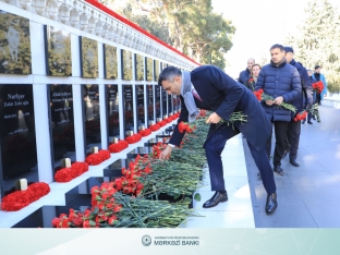 Mərkəzi Bankın rəhbər heyəti Şəhidlər xiyabanını ziyarət edib | FED.az