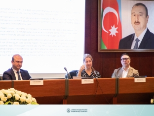 AYİB nümayəndələri AMB-də üzən faiz dərəcəli istiqrazlar mövzusunda təqdimat keçirib - FOTO | FED.az