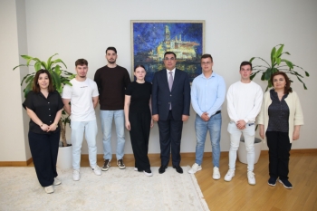 Rektor BANM-də təhsil alan rumıniyalı tələbələrlə görüşüb | FED.az