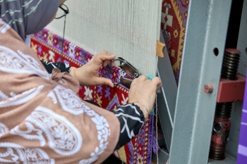 Azercell Beynəlxalq Xalça Festivalında “Minlərlə ilmə, bir güc” xalçasını təqdim etdi - FOTOLAR | FED.az