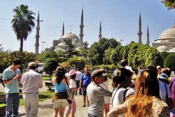 Türkiyəyə səfər edən turistlərin sayı azalıb