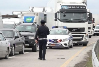 Yol polisi yük avtomobillərinin sürücülərinə çağırış edib
