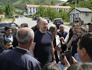Prezident İlham Əliyev Laçın şəhərində sakinlərlə görüşüb  - DİALOQ -  FOTOLAR | FED.az