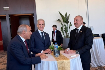 İlham Əliyev Misirdə Paşinyanla söhbətləşdi