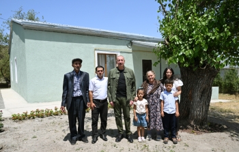 Prezident Xocalının Xanyurdu kəndində olub, kəndə köçən bir qrup sakinlə görüşüb - FOTOLAR[b][red] - YENİLƏNİB[/red][/b] | FED.az