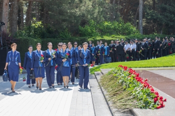 Коллектив AZAL почтил память великого лидера Гейдара Алиева | FED.az