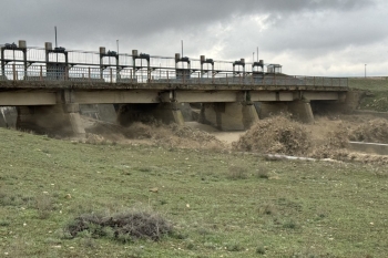 Pirsaat anbarında suyun səviyyəsi kritik həddə çatıb -[red] KANALLAR MƏCRASINDAN ÇIXIB - FOTO[/red] | FED.az