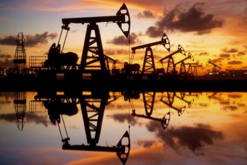 На мировых рынках растут цены на нефть