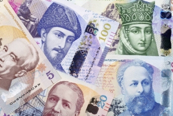 Gürcü larisi dollar və avroya qarşı - Möhkəmlənib
