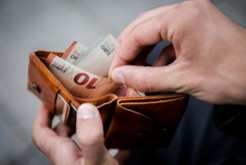 Avropa İttifaqında orta aylıq maaş 3300 avronu keçib