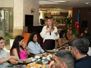 [red]BRAVO[/red] Milli Mətbuat Günü ərəfəsində media nümayəndələri ilə görüş keçirdi - [red]FOTOLAR[/red] | FED.az