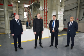 İlham Əliyev Sabirabadda pambıq emalı zavodunun fəaliyyəti ilə tanış olub