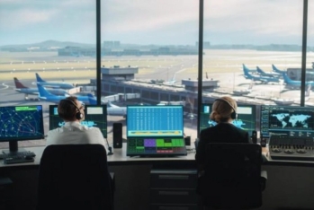 Tramp aviadispetçerlərə ultimatum verdi