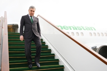 Qurbanqulu Berdiməhəmmədov Azərbaycana səfərə gəlib