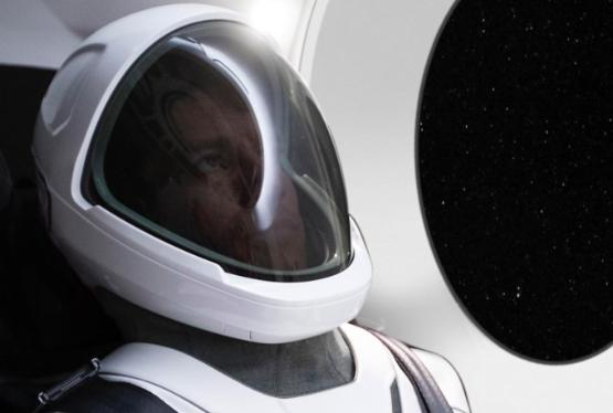 Илон Маск впервые показал скафандр SpaceX
