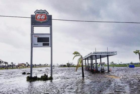 Ураган Харви поддержит цены на нефть еще три месяца
