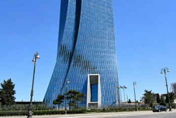 AMB: Kommersiya banklarını birləşməyə məcbur etmirik