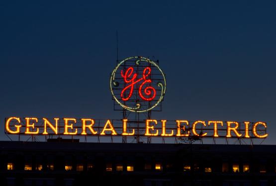 General Electric (GE) меняет стратегию и финансовые прогнозы для цифрового бизнеса