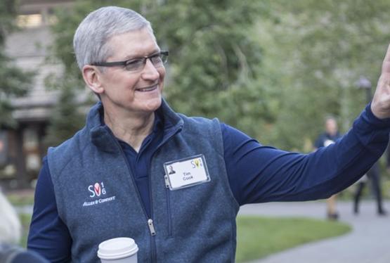 Тим Кук продал акции Apple на $43 млн