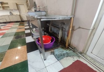 Bu restoranda qida məhsulları döşəmənin üzərində saxlanılırmış... - FOTOLAR | FED.az