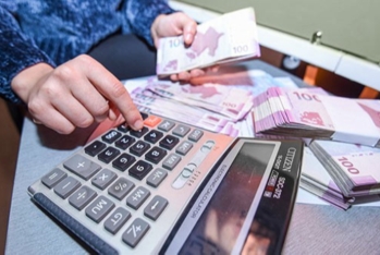 Mərkəzi Bank istehlak kreditlərində «əyləci basıb» - BANKDAN AÇIQLAMA