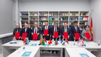 Aqil Ələsgər Bişkekdə medalla təltif olundu – Qırğızıstan Jurnalistlər Birliyinin fəxri üzvü seçildi | FED.az
