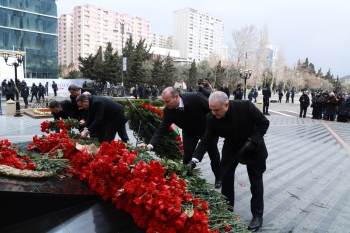 Dövlət Xidmətinin rəhbərliyi “Ana harayı” abidəsini ziyarət edib - FOTOLAR | FED.az