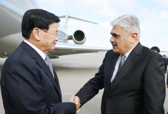Laos Prezidenti Azərbaycana rəsmi səfərə gəlib | FED.az