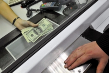 Azərbaycanda dollar kreditlərinin payı - MÜHÜM HƏDDƏN AŞAĞI DÜŞDÜ  
