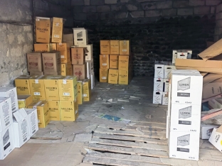 Azərbaycanda aksiz əməliyyatı: 6 min ədəddən çox araq və 5 min litrə yaxın pivə müsadirə edildi - FOTOLAR | FED.az