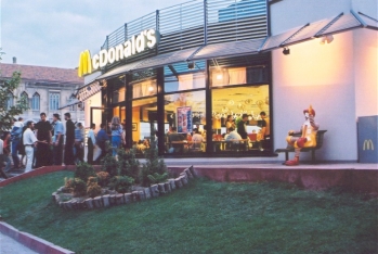 “McDonald's” Azərbaycanda 25 illik yubileyini qeyd edir: Fəvvarələr meydanından yeni üfüqlərədək