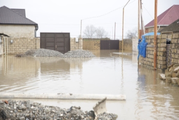 Leysan, sel, yanğın zamanı evə dəyən - ZƏRƏRİ KİM ÖDƏMƏLİDİR? 