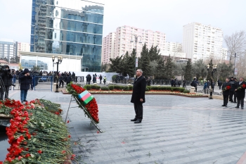 Dövlət Xidmətinin rəhbərliyi “Ana harayı” abidəsini ziyarət edib - FOTOLAR | FED.az