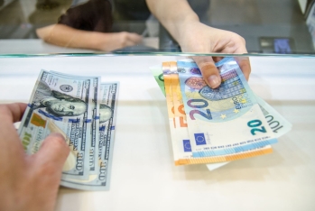 Mərkəzi Bank valyutadəyişmə məntəqəsinin lisenziyasını dayandırdı - RƏSMİ AÇIQLAMA